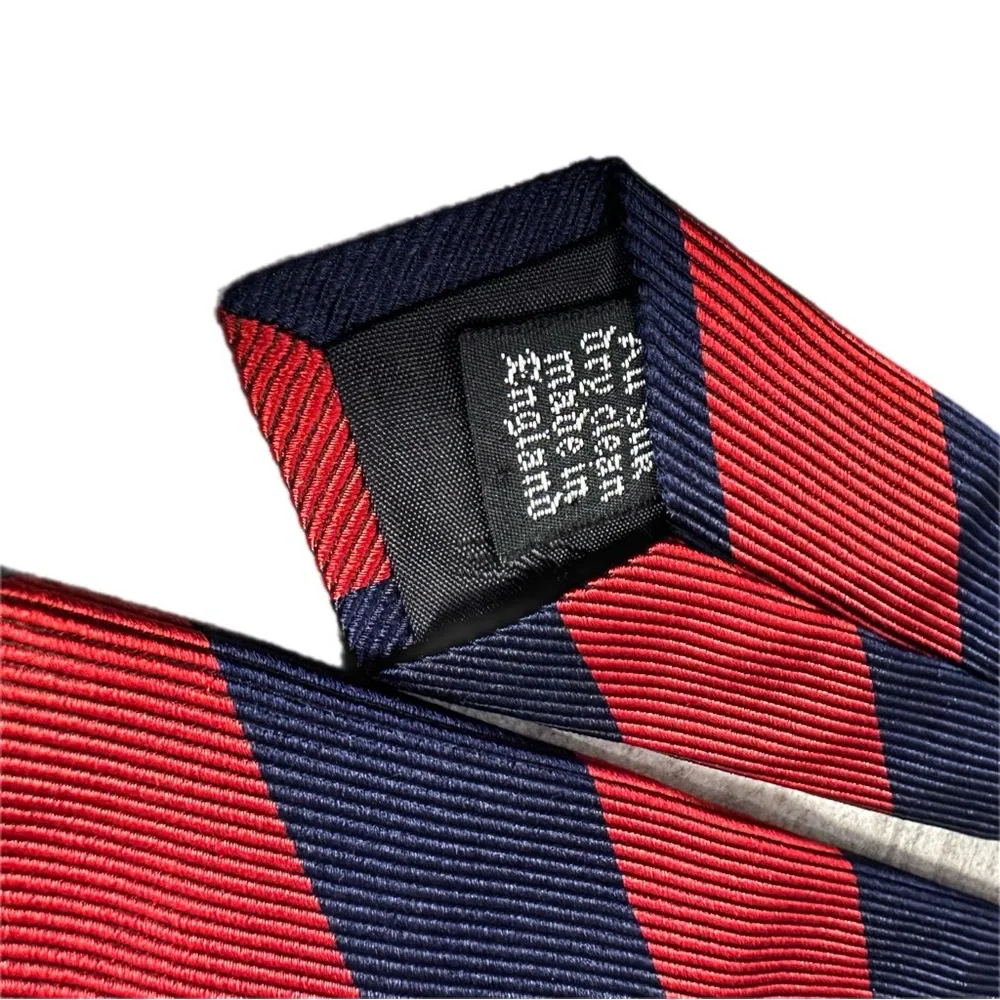 Vintage Burberrys Red & Navy Blue Striped All Silk Tie – Made in England - Picture 6 of 7